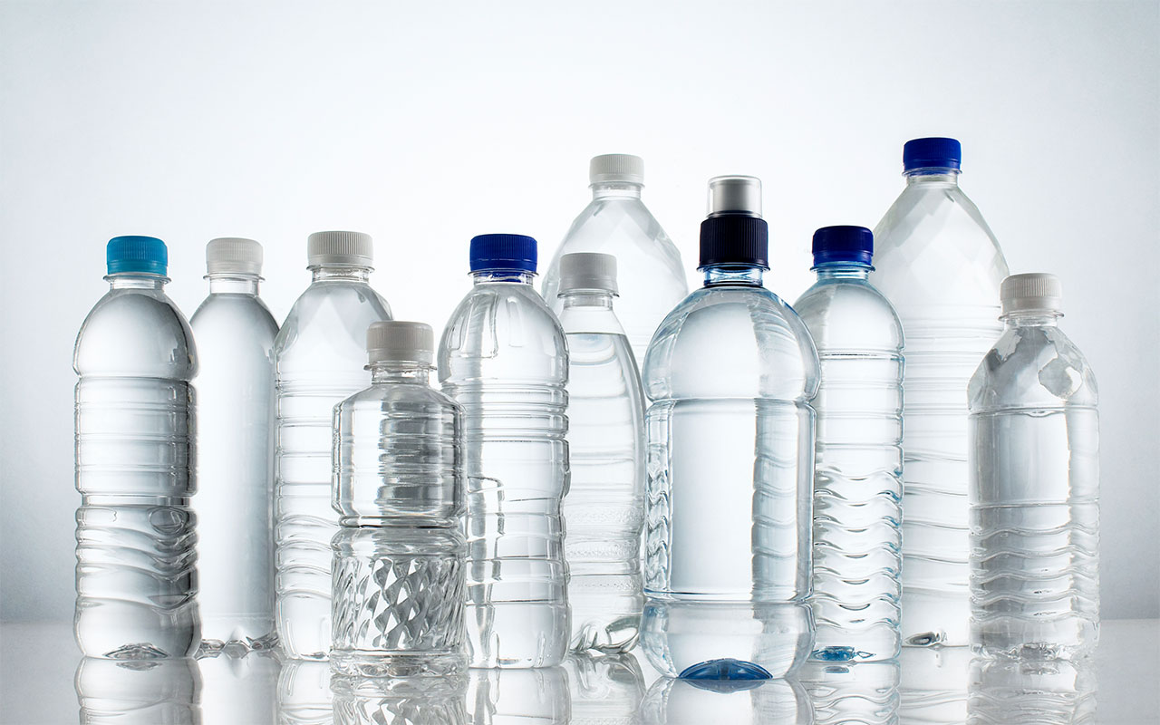 Sản xuất chai đựng nước từ hạt nhựa Pet